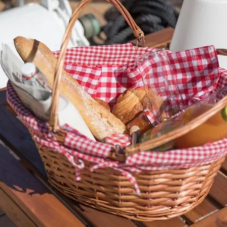 Bateau Le Nubian 船屋