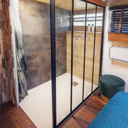 Bateau Le Nubian 船上ホテル *